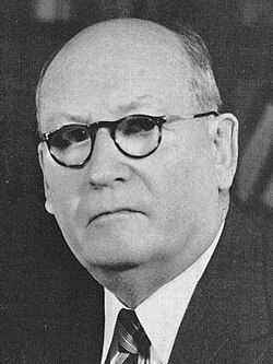 دانيال فرانسوا مالان، رئيس الوزراء من 1948 إلى 1954، الذي وضع حجر الأساس التشريعي لنظام الأبارتايد.