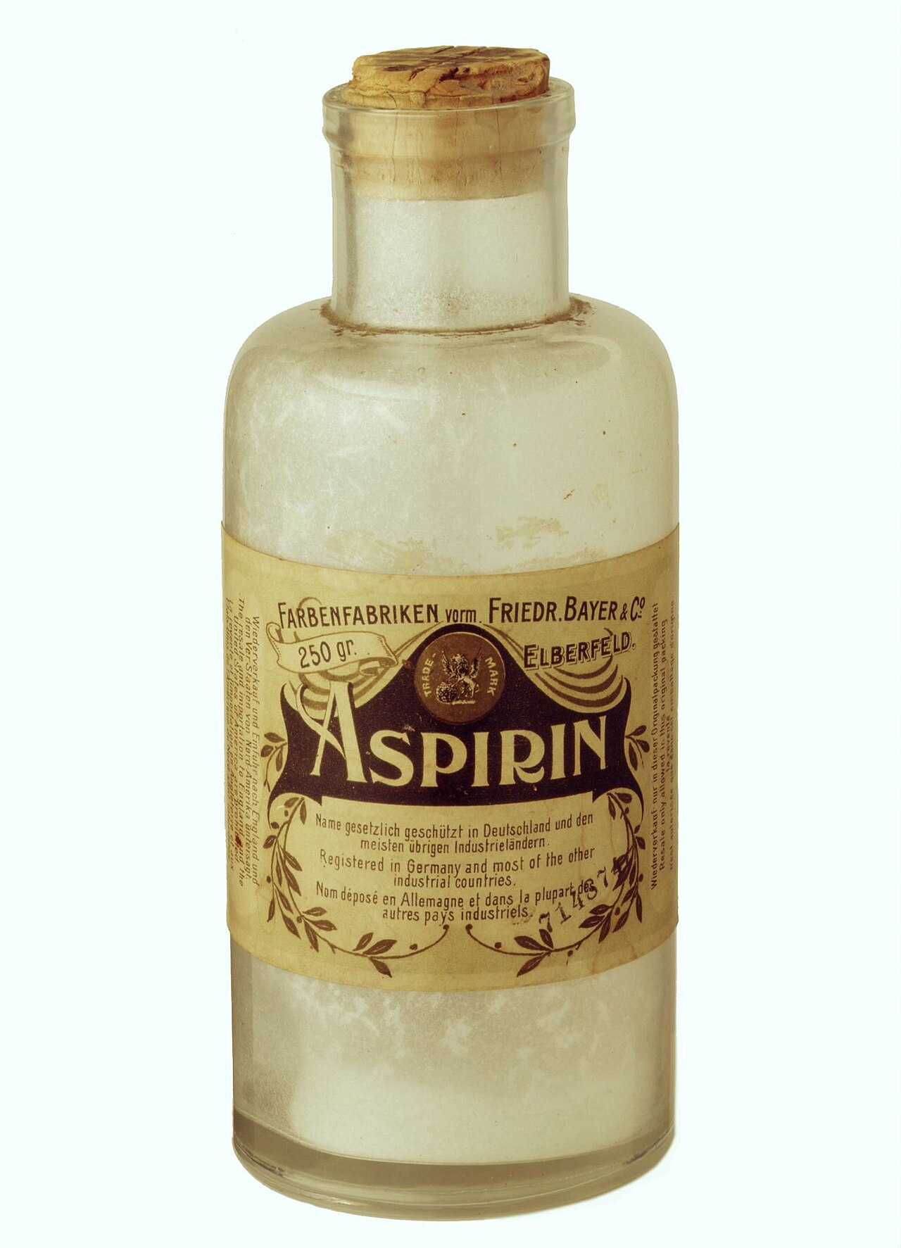 Une bouteille d'aspirine Bayer datant de 1899, témoin de l'image pharmaceutique initiale de l'entreprise.