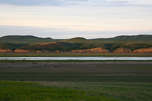 Veduta aerea della zona del fiume Cannonball, North Dakota, dove l'acqua limpida del fiume si mescola con le acque più scure del Lago Oahe.