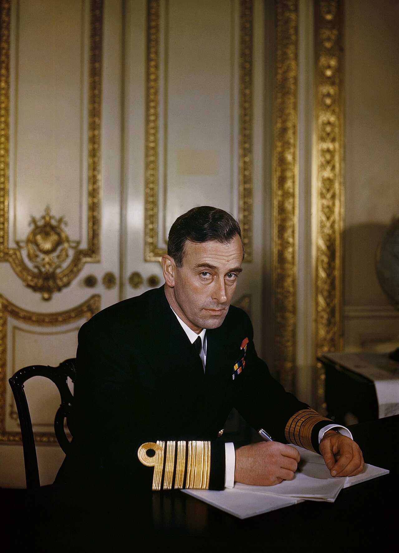 Hati ya Makubaliano ya Kujiunga na India iliyotiwa saini na Maharaja Hari Singh na kukubaliwa na Gavana Jenerali Lord Mountbatten mwaka 1947.