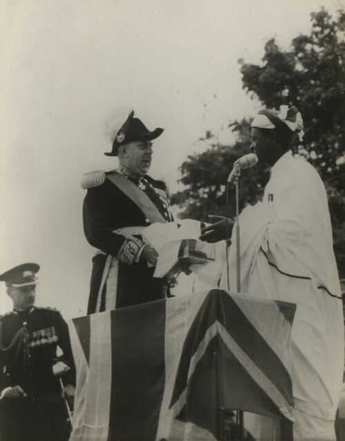 Gavana Edward Twining akirudisha fuvu