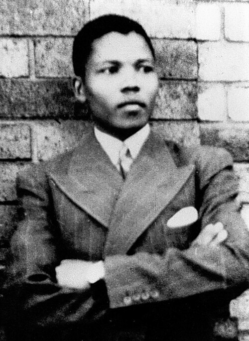 Un jeune Nelson Mandela en 1937, bien avant qu'il ne devienne une icône mondiale de la résistance.