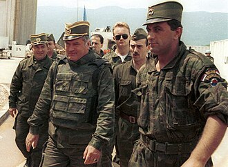 Negocjacje na lotnisku w Sarajewie w czerwcu 1993 roku: generał Ratko Mladić i oficerowie VRS