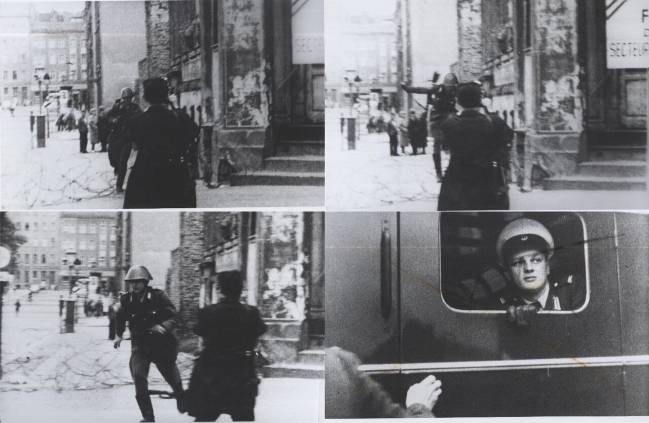 一名东德边境警察康拉德·舒曼于1961年跃过柏林墙雏形的铁丝网,逃往西德。