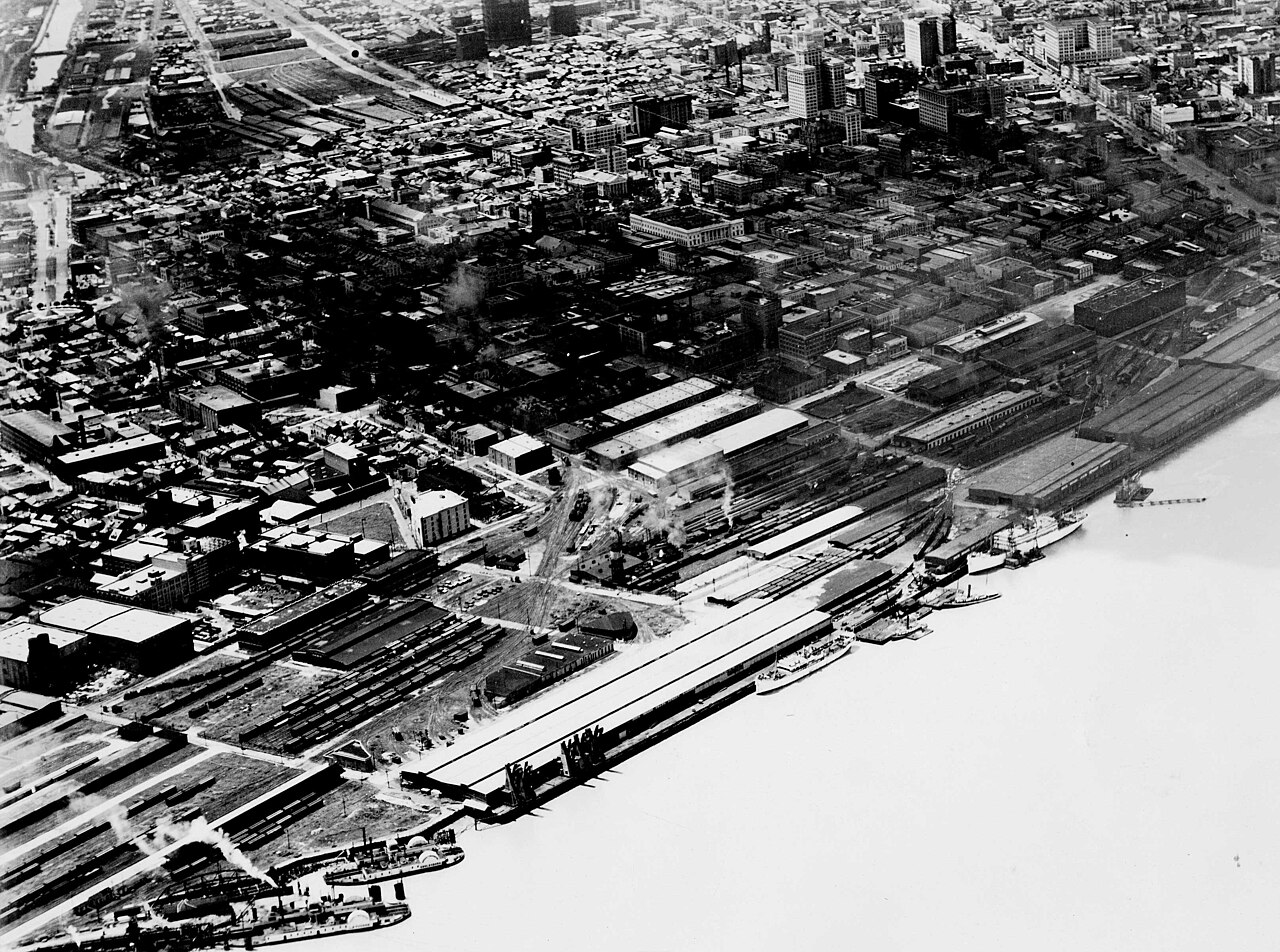 Docks of the United Fruit Company in New Orleans, 1922. The company's 'Great White Fleet' was the logistical backbone of its trade monopoly.
