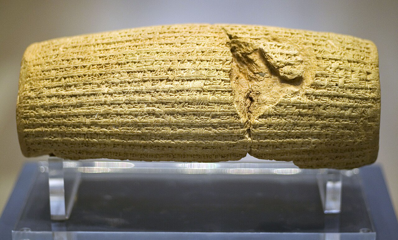 Le cylindre de Cyrus, objet en argile daté d'environ 539 av. J.-C., conservé au British Museum Le cylindre de Cyrus, objet en argile daté d'environ 539 av. J.-C., conservé au British Museum